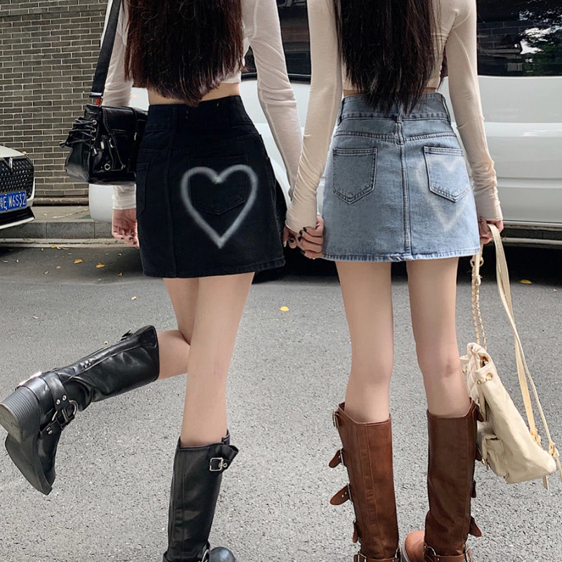 Vintage Style High-Waist Denim Skirt with Heart-Shaped Pockets and Double Buttons - Image 2