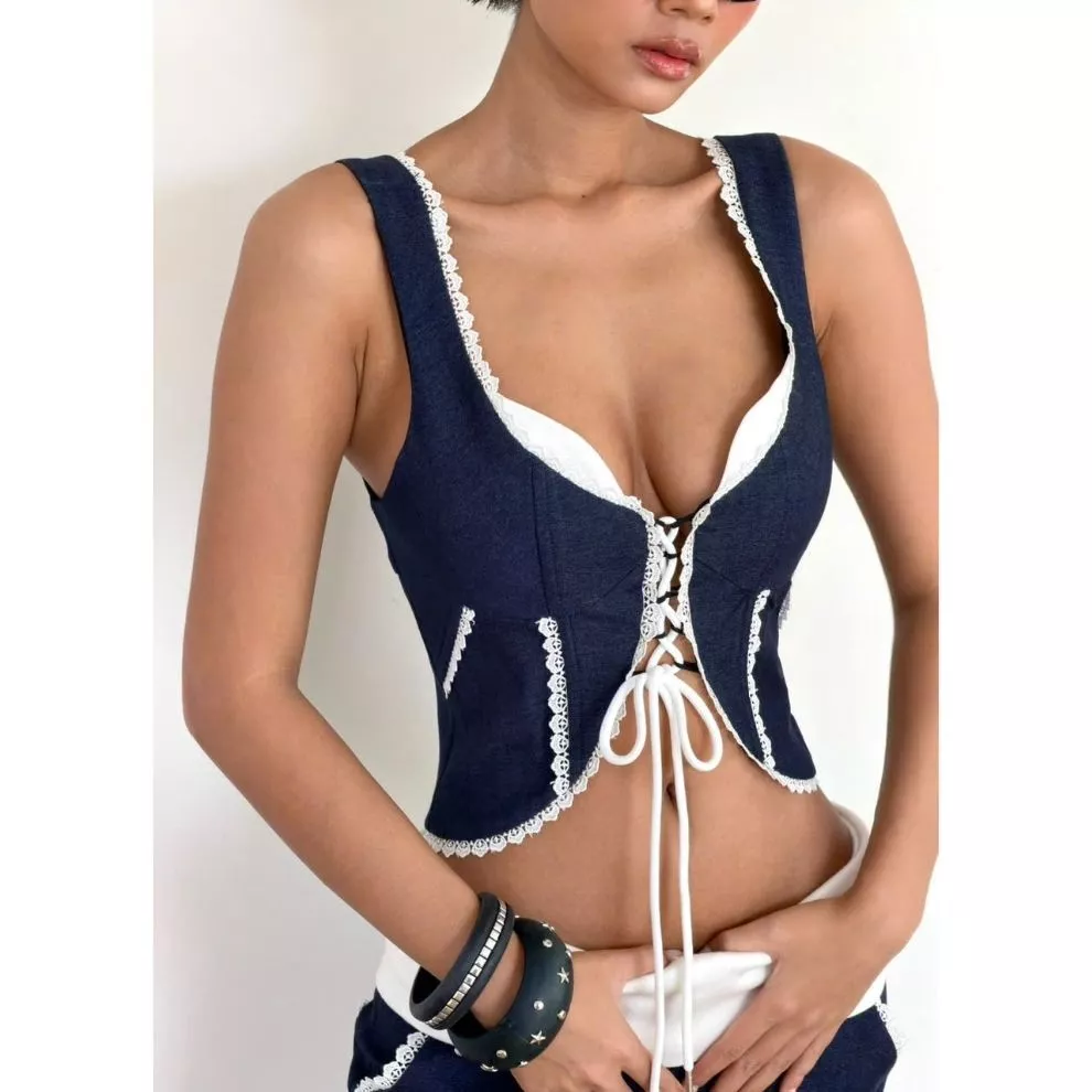 Cropped denim belted tank top and Kinda flared long blue denim pants - Image 5